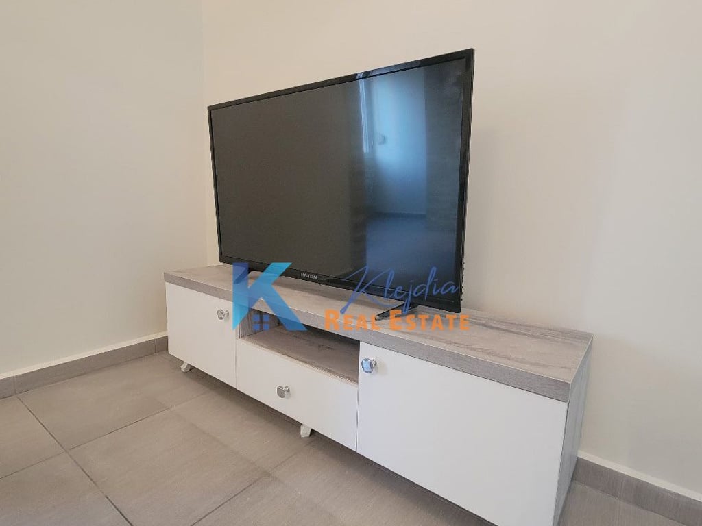 Apartament 1+1 per qira te Ministria e Jashtme, afer karburant Eida