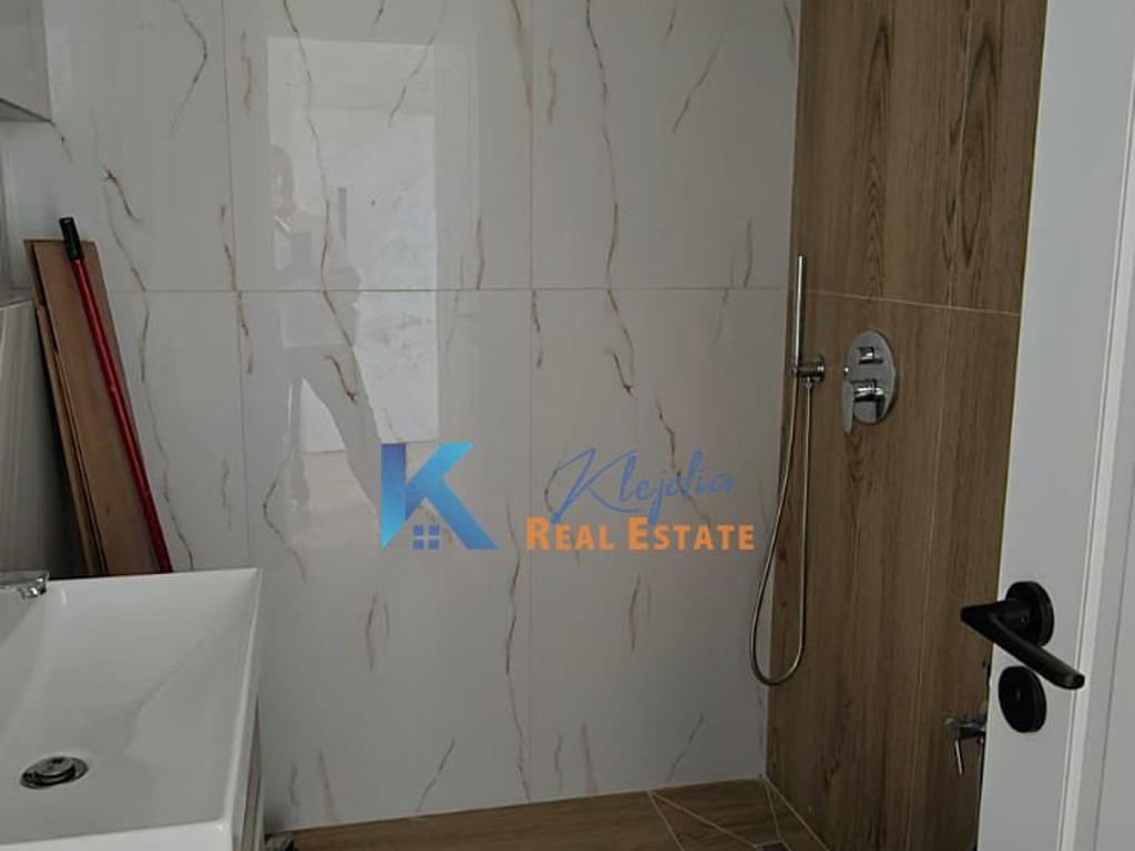 1+1 per SHITJE te 21 Dhjetori, afer Mozaikut te Tiranes