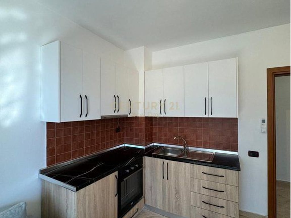 Shitet Gasoniere ne Golem.