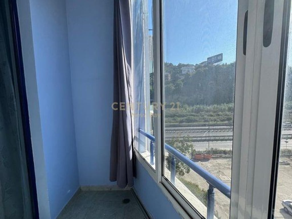 Shitet Gasoniere ne Golem.