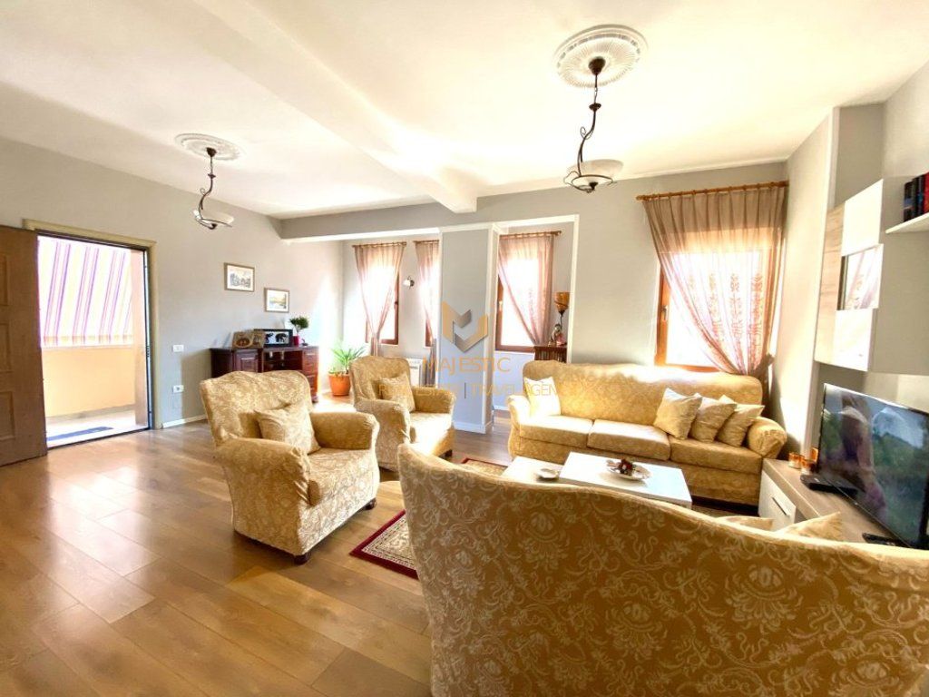 Apartment 2+1 for sale in Vasil Shanto block.