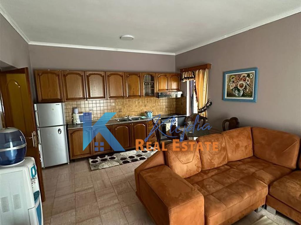 2+1 per qira ne Rrugen Ferit Xhajko