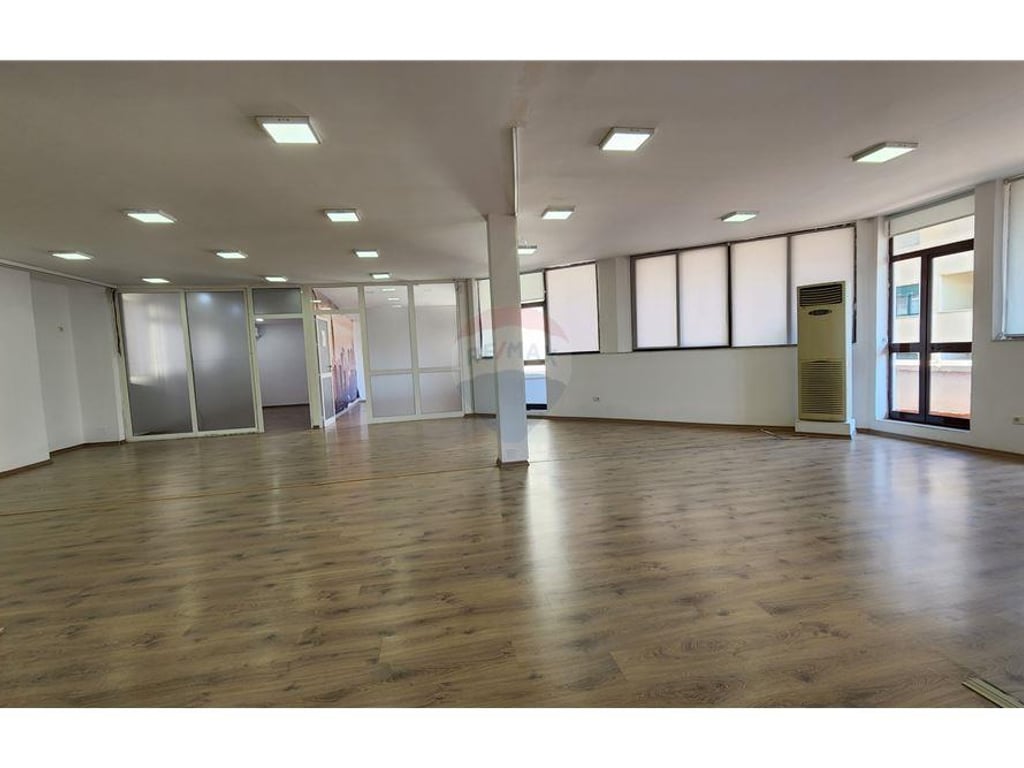 Ambient per Zyra me Qera, Bllok