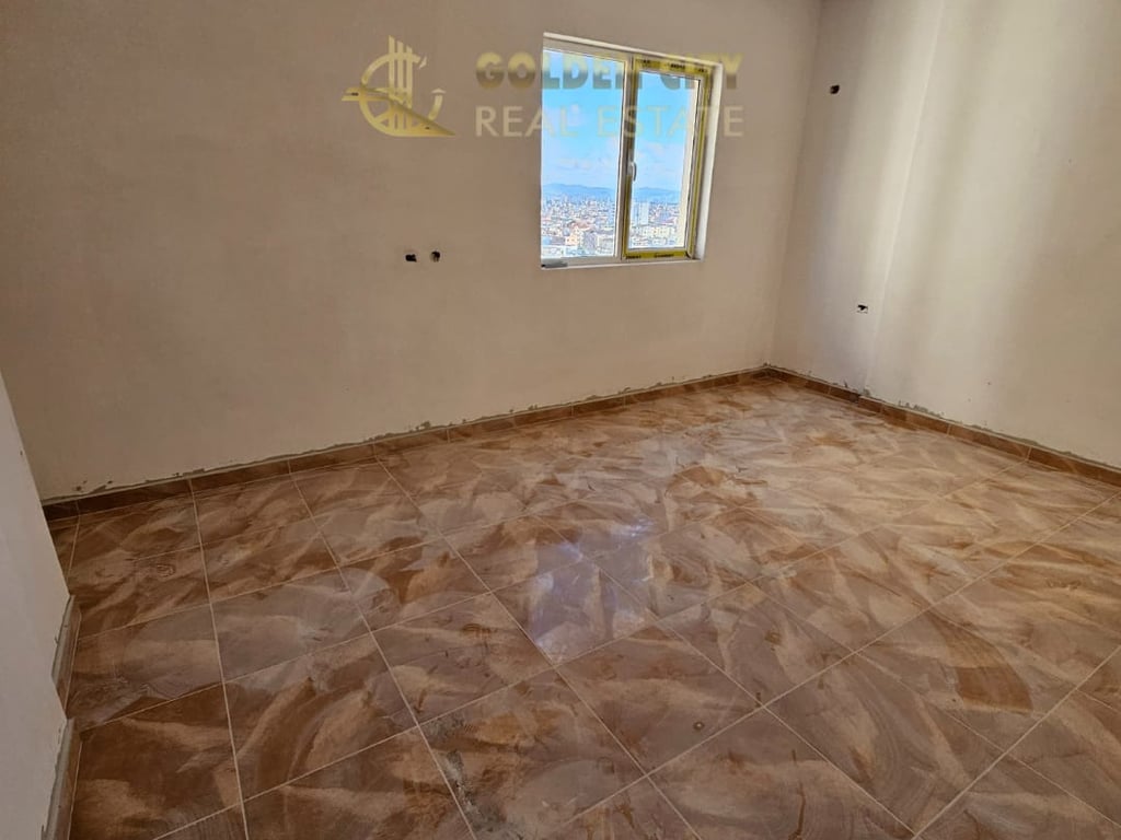 Shitet super apartament 2+1. SPITALL