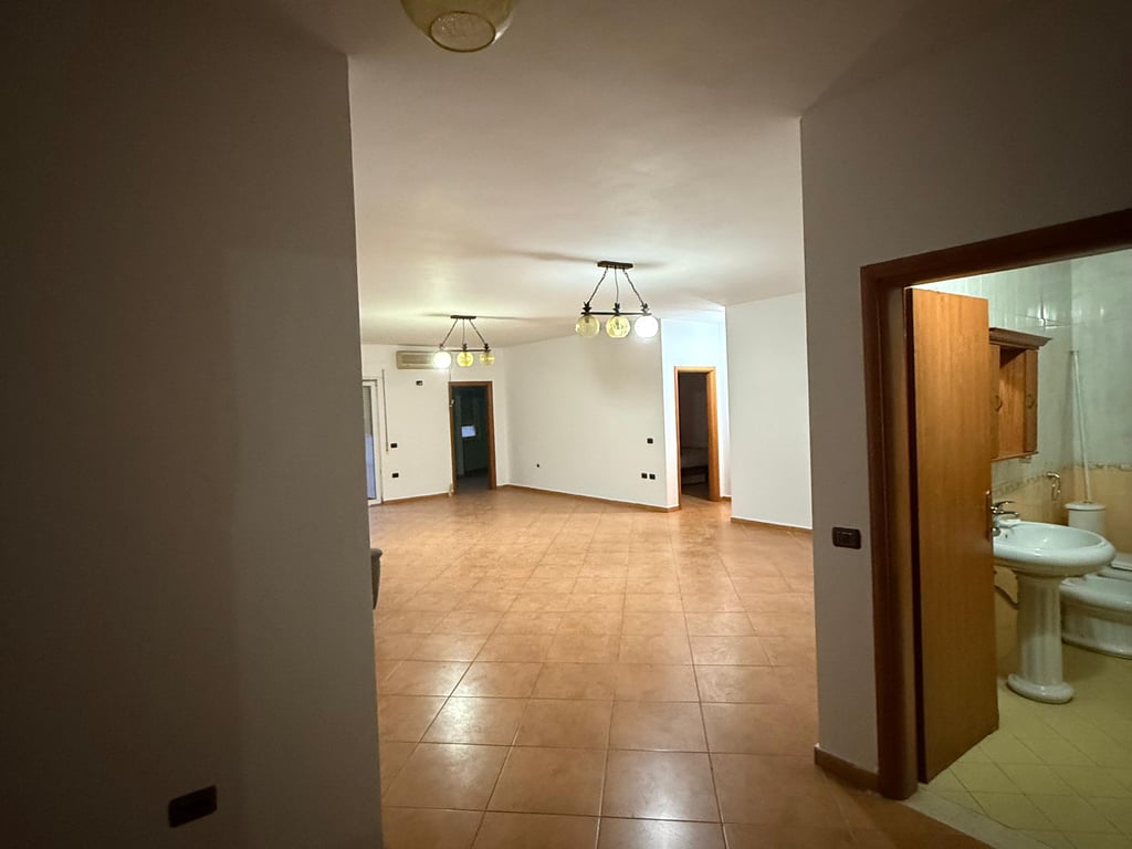 Apartment 3+1+2 for sale, empty, at Kodra e Diellit.