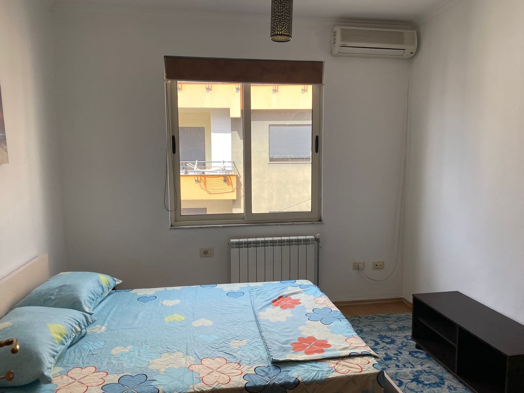 Affittasi appartamento 2+1, Lago secco vicino al Radisson. Prezzo: 600 euro.