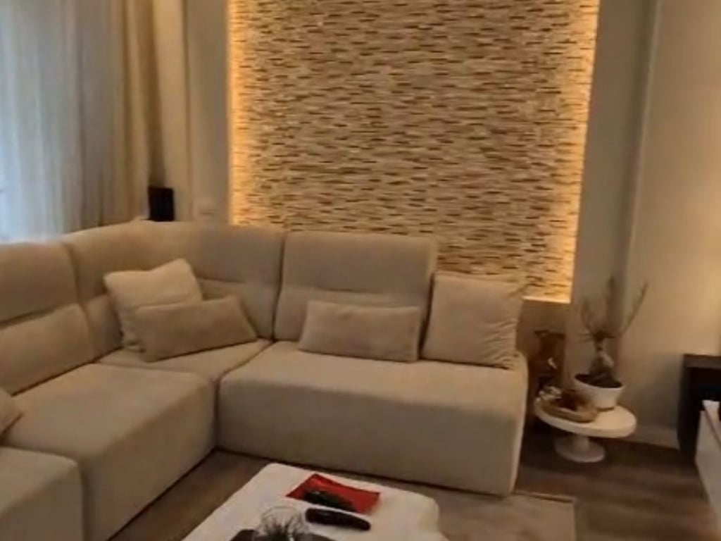 Shitet Apartament 3+1+2 Komuna e Parisit
