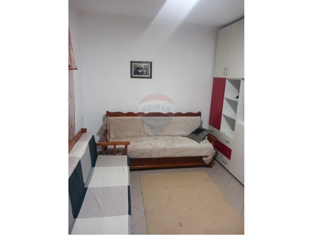 Jepet shtepi me qera