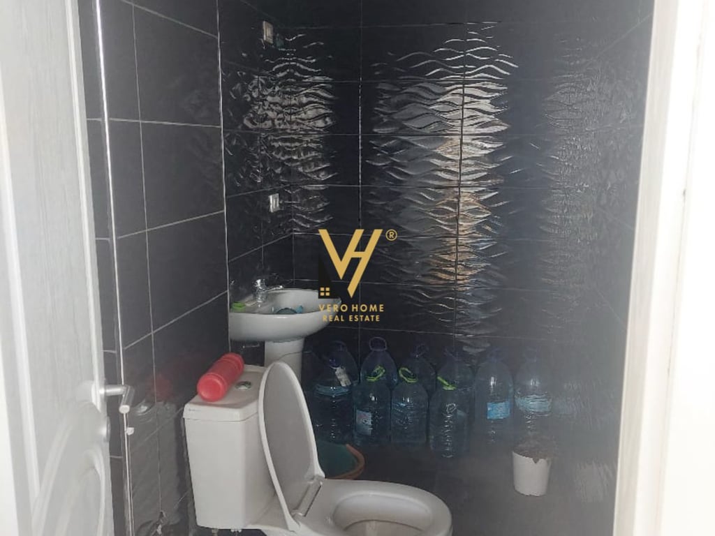 JEPET ZYRE 216 M2 ME QERA TE RR.KONFERENCA E PEZES 1.200 EURO