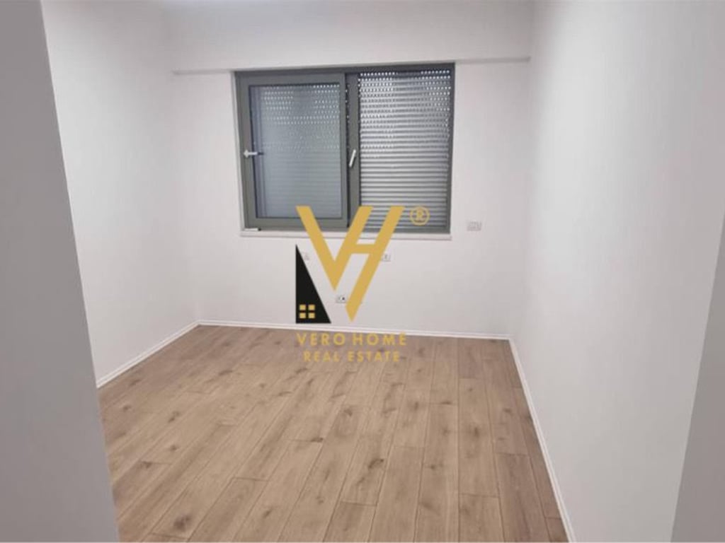 AFFITTASI UFFICIO 117M2 IN BLOCCO 1.500 EURO