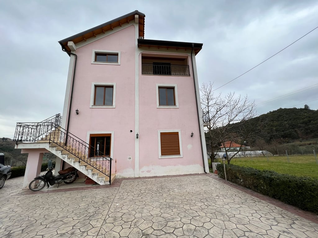 2-Story Villa for Rent in Linze !!