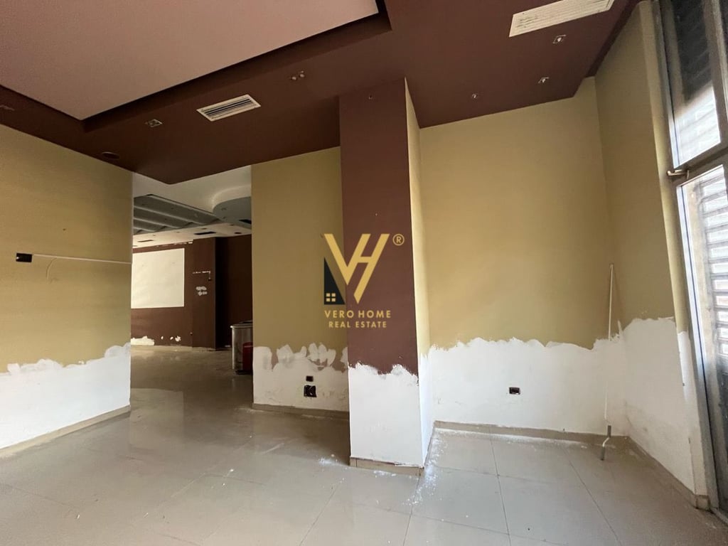 SHOP FOR RENT 100 M2 ON DURRES STREET 80,000 LEK