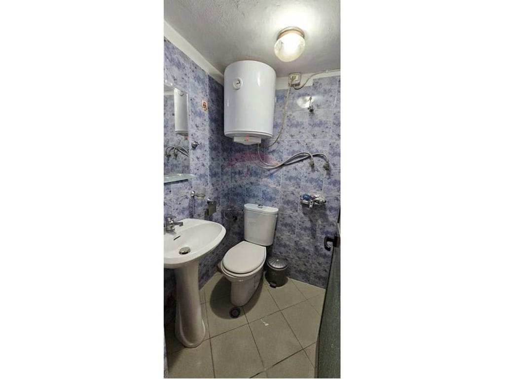Office for rent in Brryl