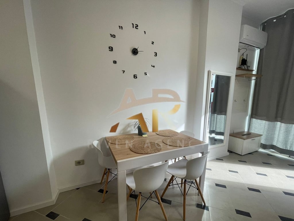 Jepet me qera apartament 1+1 i adoptuar nga ambjent biznesi
