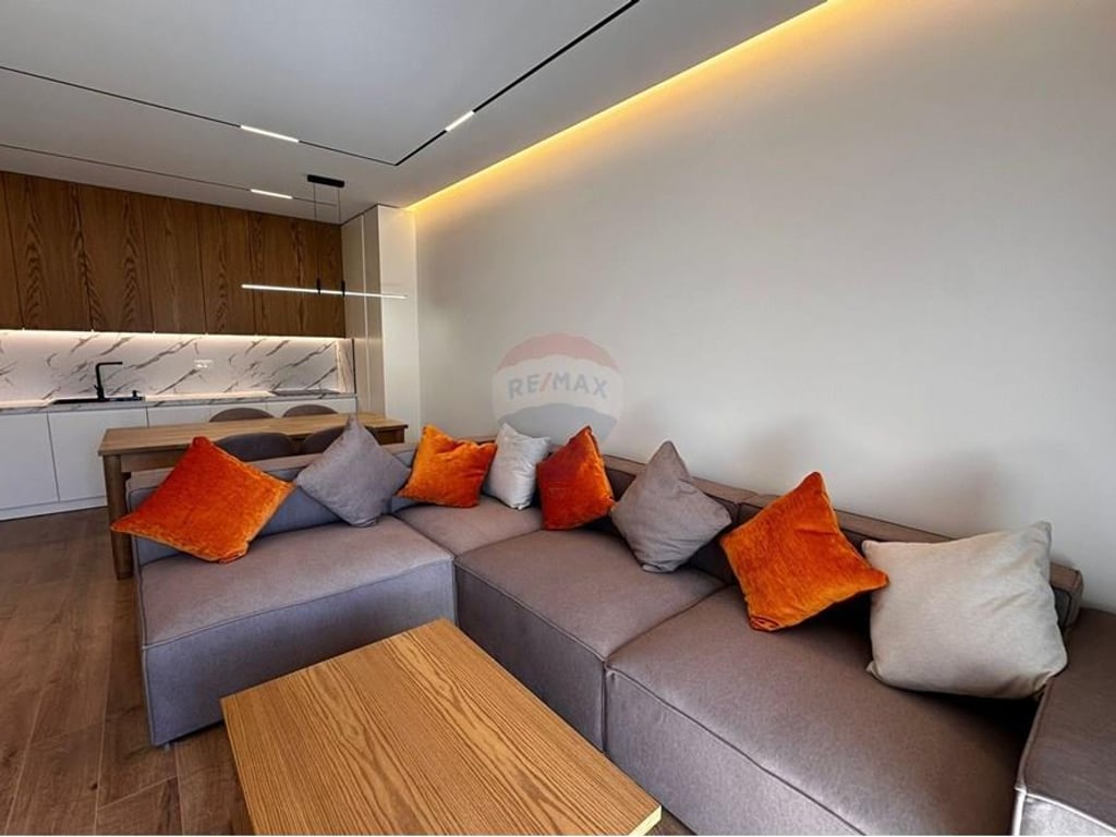 Apartament 2+1+2 me qira tek Kopshti Botanik! 1300€