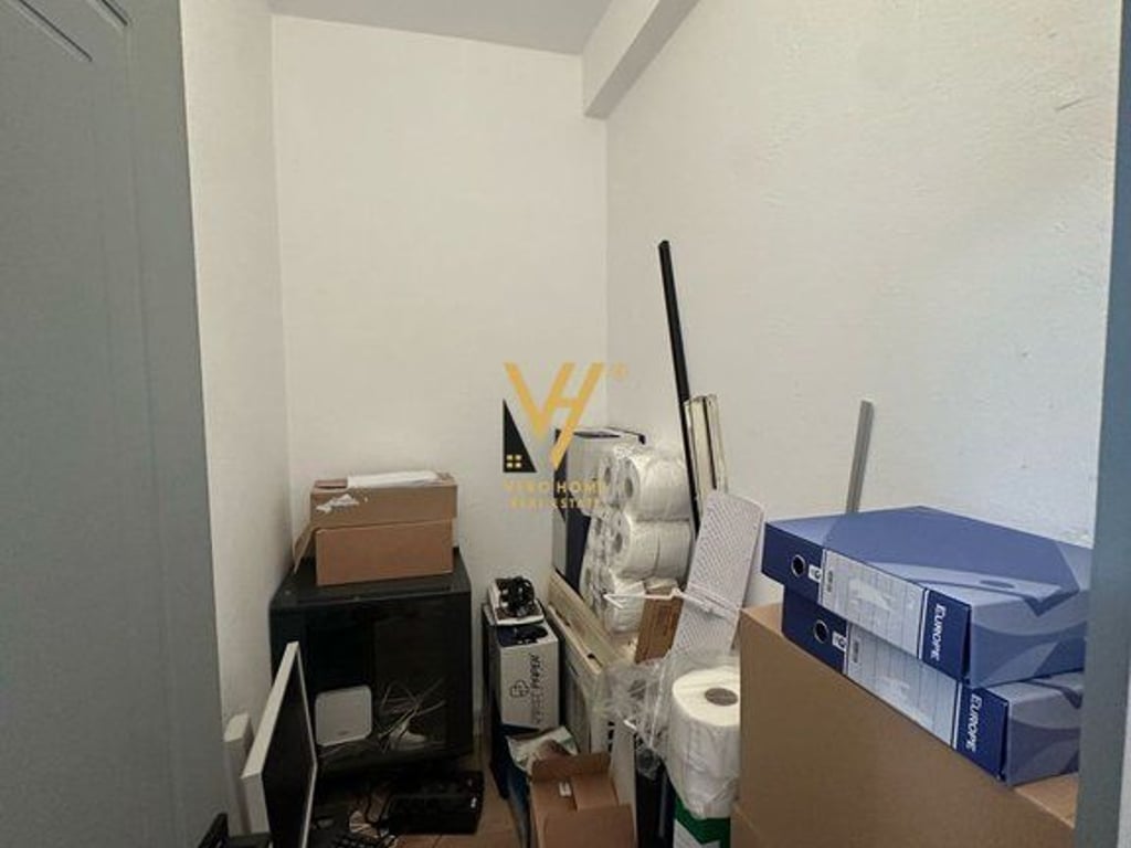 JEPET ZYRE 120 M2 ME QERA NE ISH BLLOK 1.000 EURO