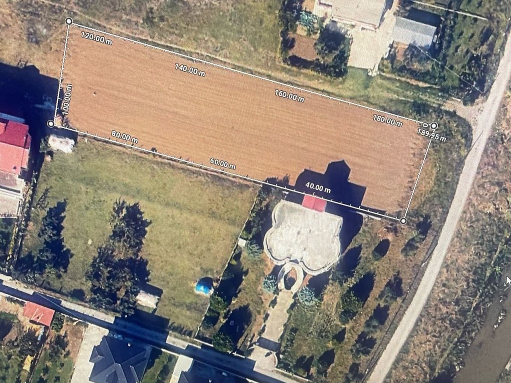 Vendesi Terreno 2000m/2 (Laknas)