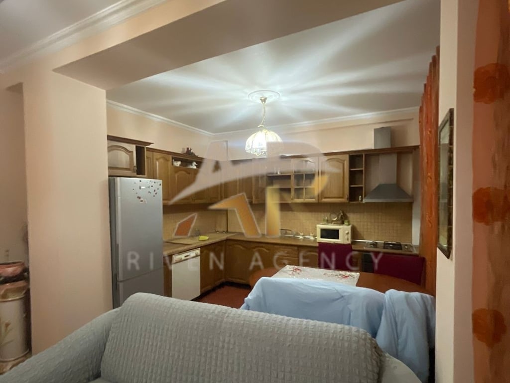 Jepet apartament me qera 2+1 te 21-Dhjetori
