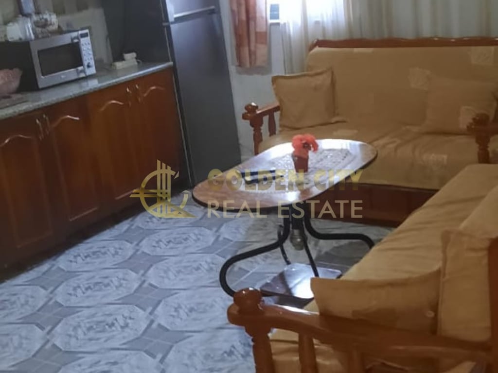 In Vendita: Casa su 2 Piani con Sottotetto e Garage