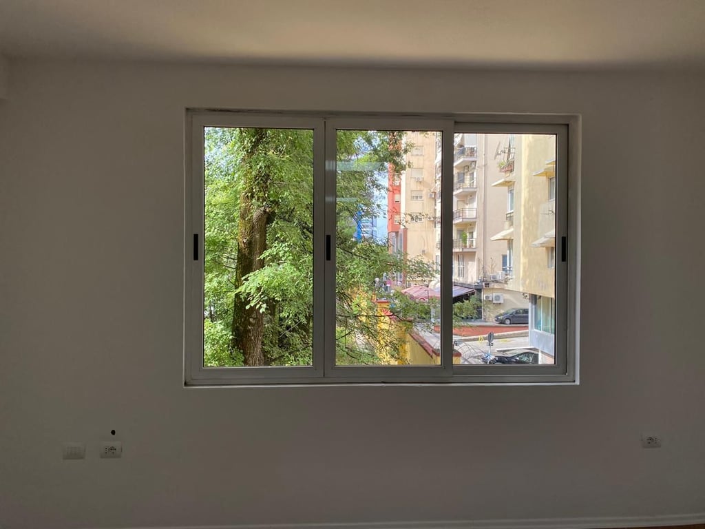 Jepet me qera Apartamenti 2+1 per ambient biznesi Rruga e Elbasanit , prapa ambasades amerikane Cmimi : 750Euro