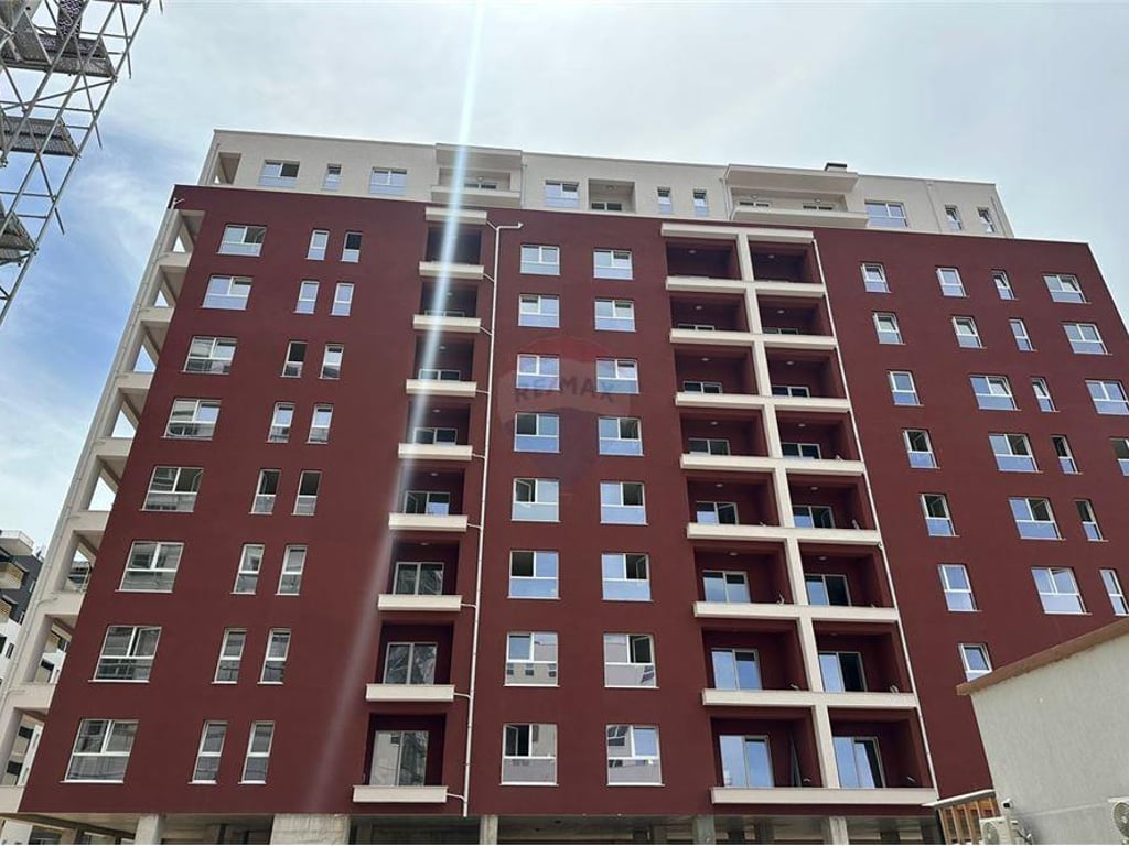 SHITET APARTAMENT 2+1, AURA