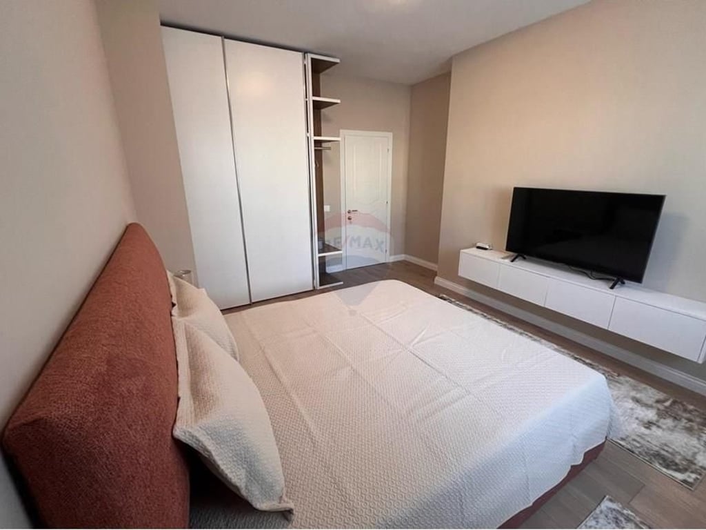 APARTMENT FOR RENT - ZOGU I BOULEVARD + PARKING SPACE