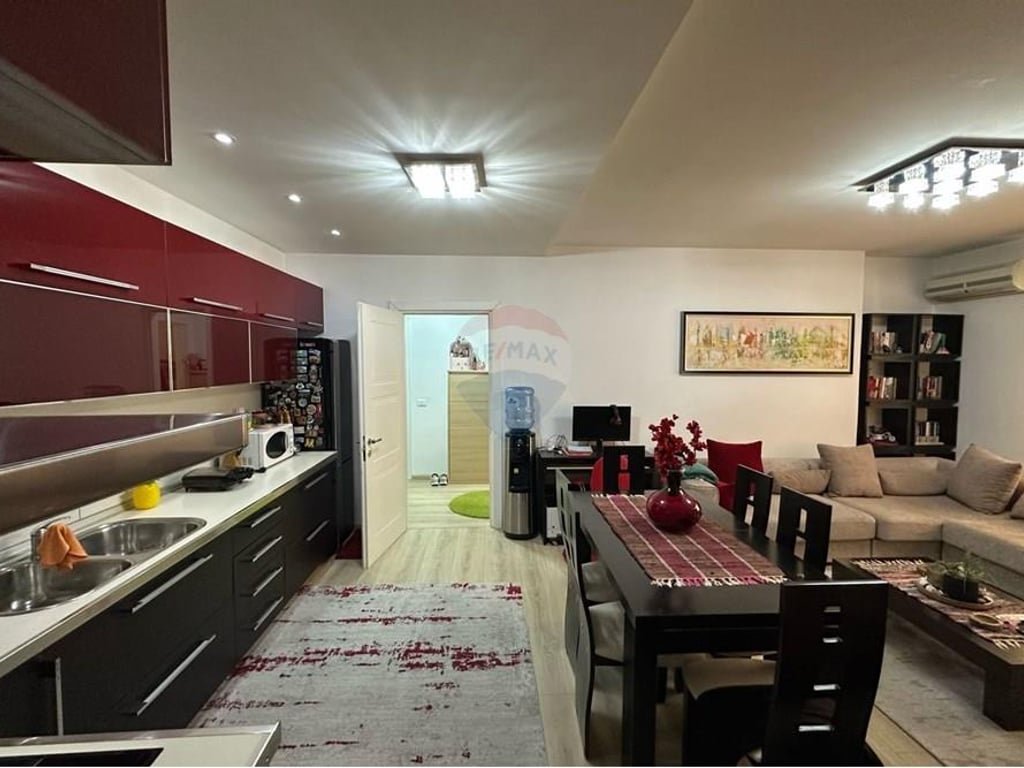 Jepet Apartament 2+1 Tek Rrotondo Astir me Qira