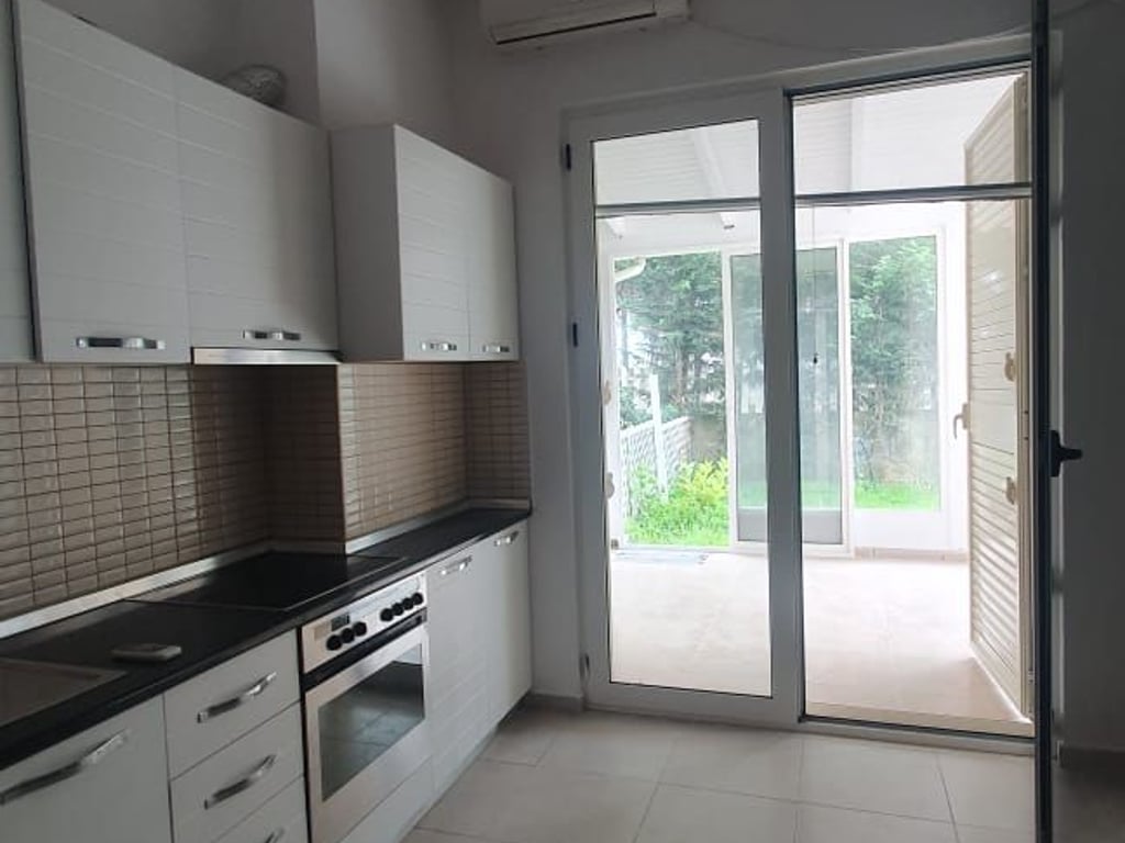 SHITET APARTAMENT 1+1 NE PLAZHIN E QERRETIT