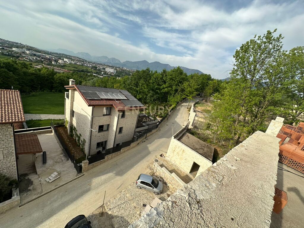 Secret Garden Residence: Villas for Sale