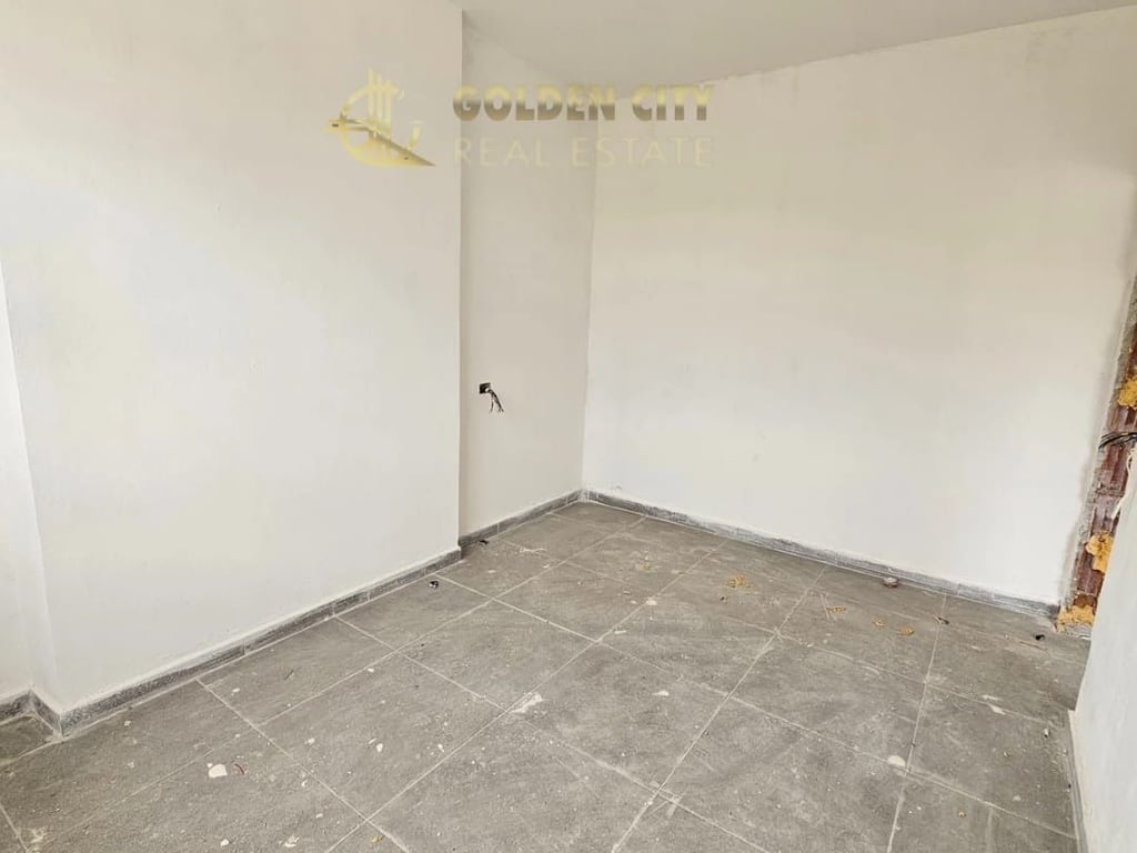 Shitet Apartament 1+1 