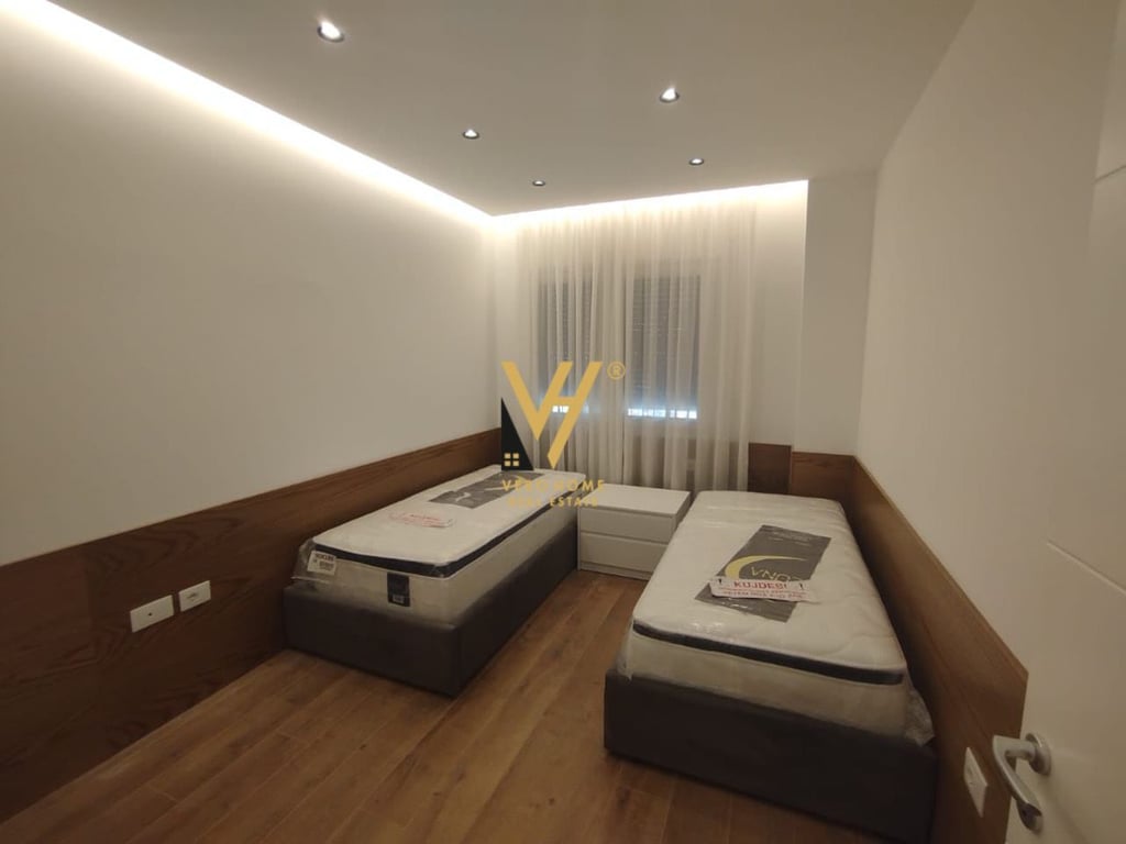 AFFITTASI APPARTAMENTO 2+1+2 A KODRA E DIELLIT 1.300 EURO