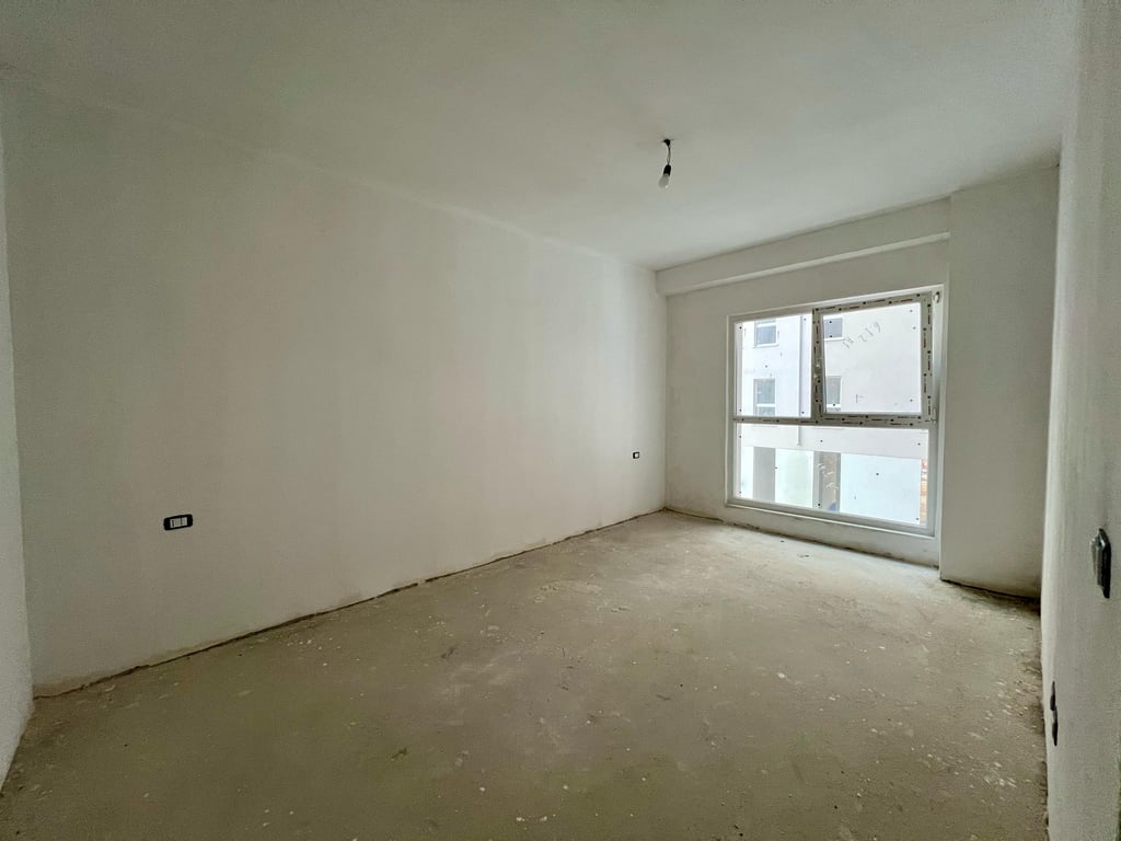 In vendita, Appartamento 2+1 “Laprakë”, Tirana.