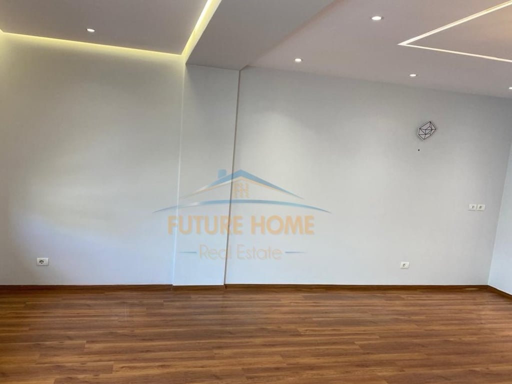 Qera , Ambjent Biznesi 4+1 , Zogu i Zi