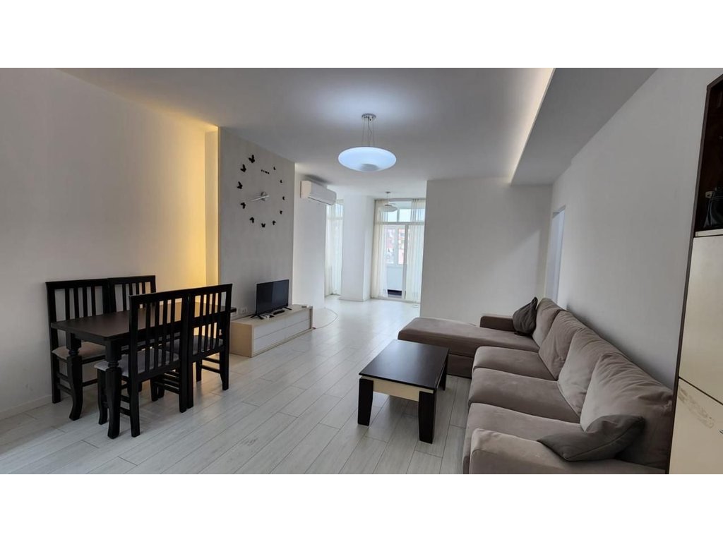 Jepet me qira apartament 2+1 pranë Shkollës së Baletit