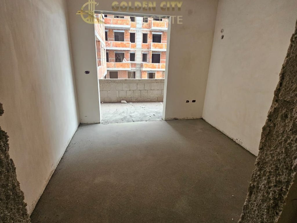 Shitet apartament 2+1+2 Golem