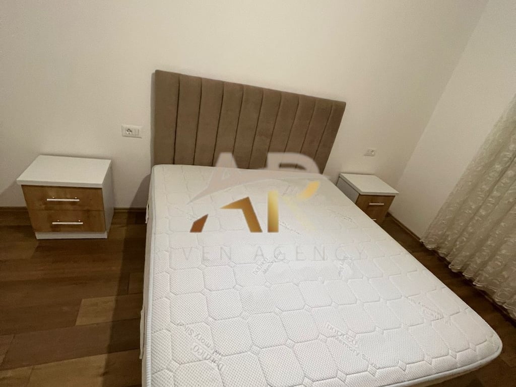 Jepet me qera super apartament 1+1 i pabanuar me pare tek Vila L 2, Astir