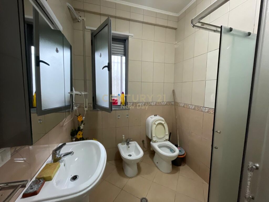 JEPET ME QIRA APARTAMENT 2+1 TEK SHKEMBI I KAVAJES!