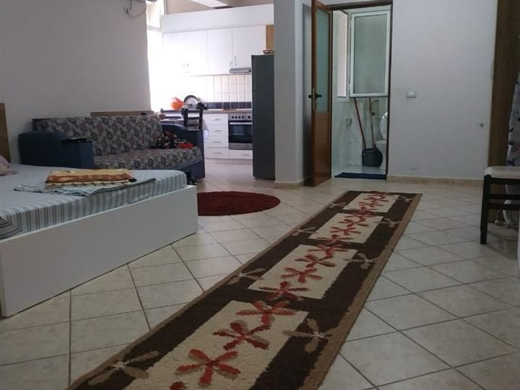 VENDESI APPARTAMENTO 50M2 95000 EURO LUNGOMARE DI VLORE