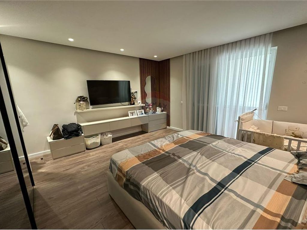 Shitet Apartament 2+1+2,Kodra e Diellit.