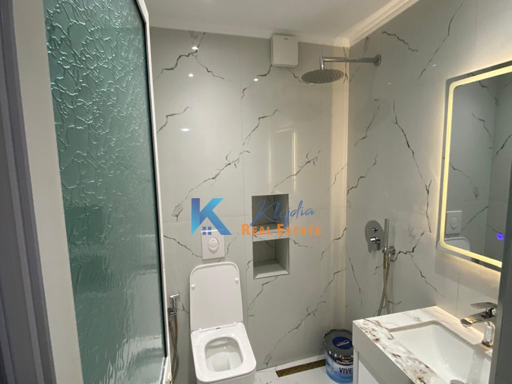 Appartamento 2+1+2 in vendita in Via Durresit