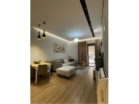 Jepet me qira apartament 1+1 tek Kompleksi Delijorgji .