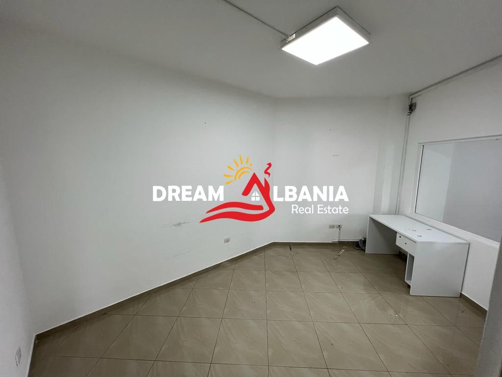 Zyre me qera tek Komuna e Parisit, prane Stadiumit Dinamo ne Tirane (ID 4261903)