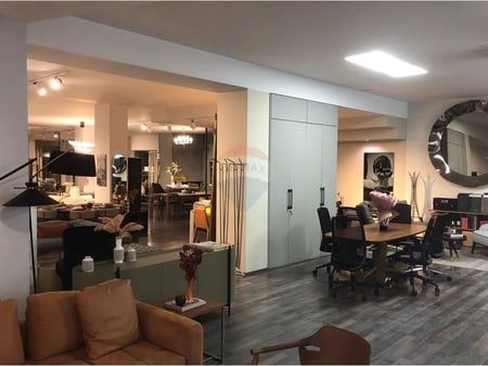 Business space for sale in Brryli.