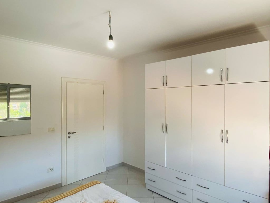 Jepet Apartament me qera  1 +1 Laprak 