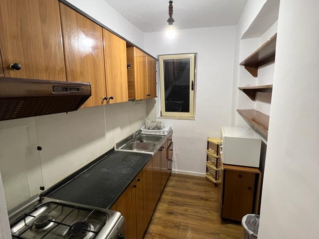 Apartament 2+1 me qira te zona e Komunes se Parsit
