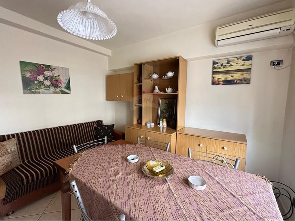 Apartament 1+1 me qira, rruga e Durresit!