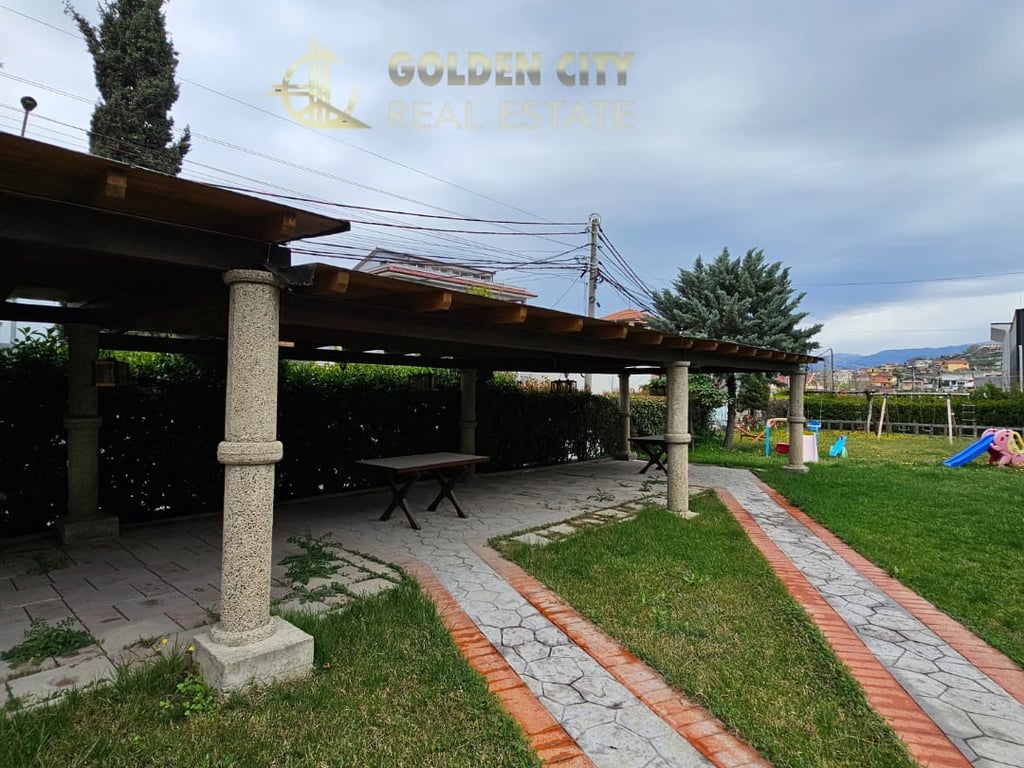 Jepet Bar Restorant me qera