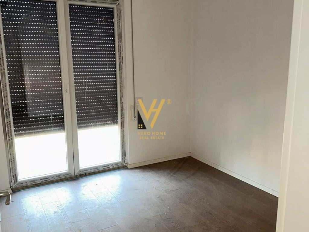 JEPET AMBIENT 95 M2 ME QERA TE PAZARI I RI 800 EURO