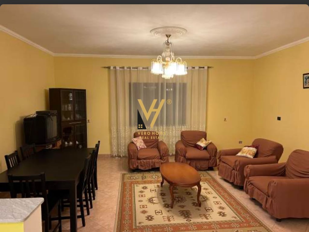 VENDESI VILLA A TRE PIANI A DURAZZO 250.000 EURO