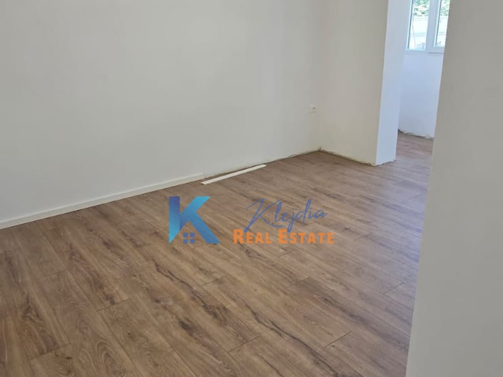 2+1 per SHITJE te Rruga e Kavajes, afer Poliklinikes nr.9